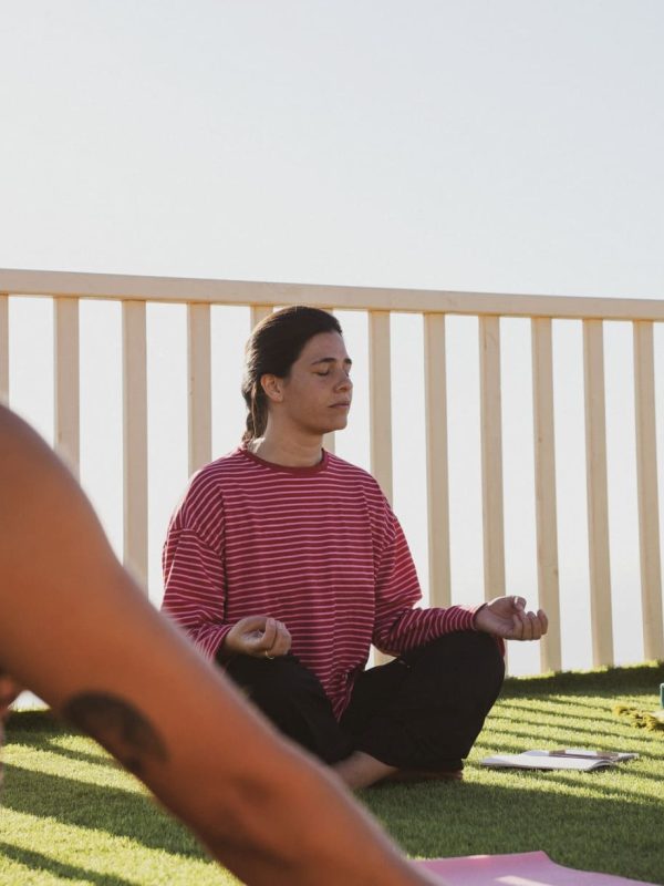 retiros de yoga y surf nira23